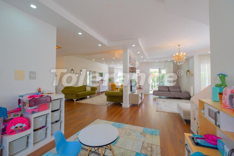 Вилла или дом в Дошемеалты, Анталия с бассейном: купить недвижимость в Турции - 125578