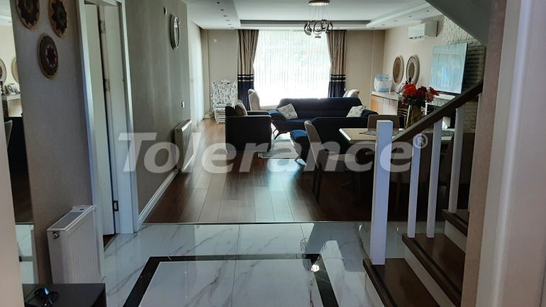 Вилла или дом в Дошемеалты, Анталия с бассейном: купить недвижимость в Турции - 126019