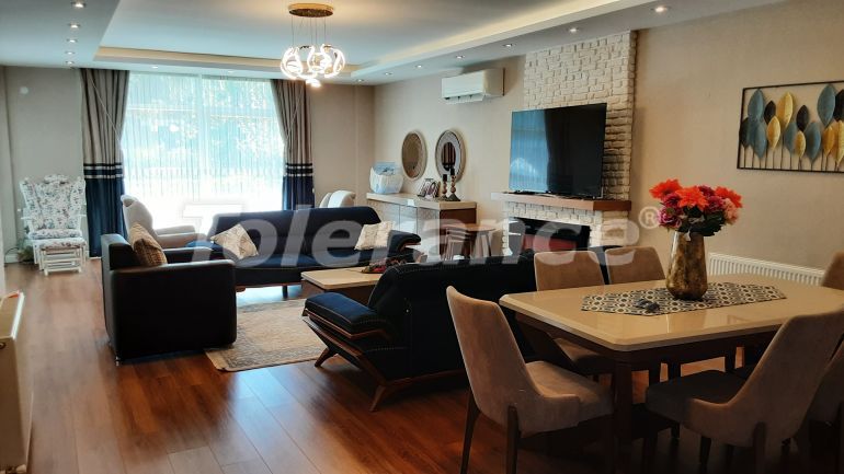 Вилла или дом в Дошемеалты, Анталия с бассейном: купить недвижимость в Турции - 126026