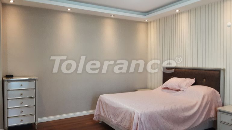 Вилла или дом в Дошемеалты, Анталия с бассейном: купить недвижимость в Турции - 126032