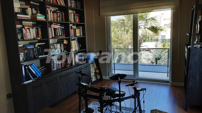 Вилла или дом в Дошемеалты, Анталия с бассейном: купить недвижимость в Турции - 126045