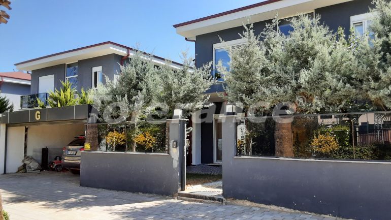 Вилла или дом в Дошемеалты, Анталия с бассейном: купить недвижимость в Турции - 126051