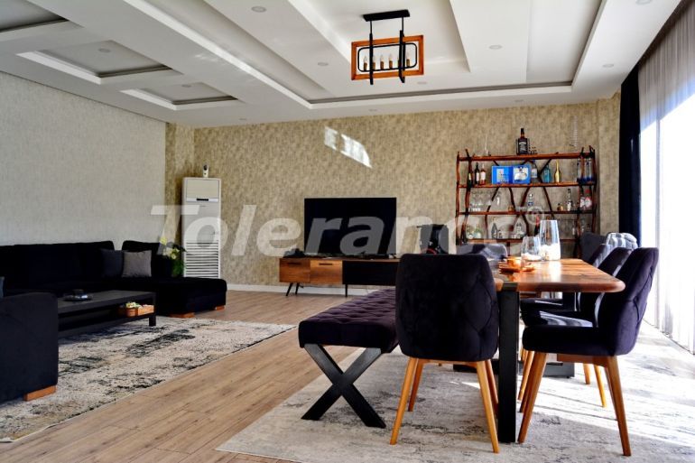 Вилла или дом в Дошемеалты, Анталия с бассейном: купить недвижимость в Турции - 131506