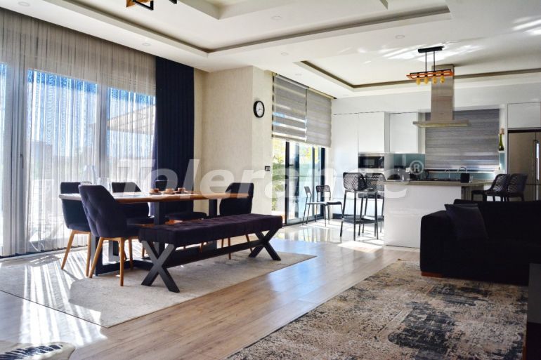 Вилла или дом в Дошемеалты, Анталия с бассейном: купить недвижимость в Турции - 131520