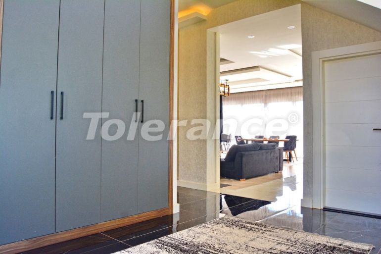 Вилла или дом в Дошемеалты, Анталия с бассейном: купить недвижимость в Турции - 131531