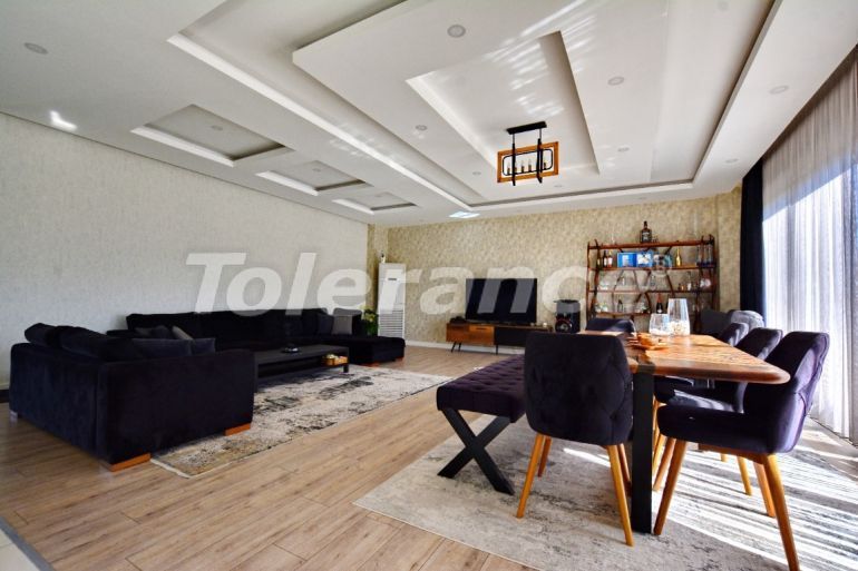 Вилла или дом в Дошемеалты, Анталия с бассейном: купить недвижимость в Турции - 131537