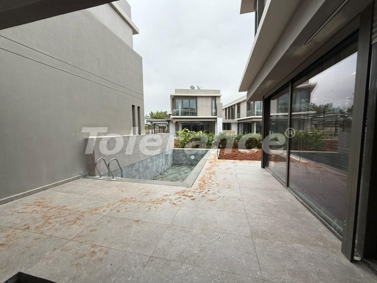 Вилла или дом в Дошемеалты, Анталия с бассейном: купить недвижимость в Турции - 135793