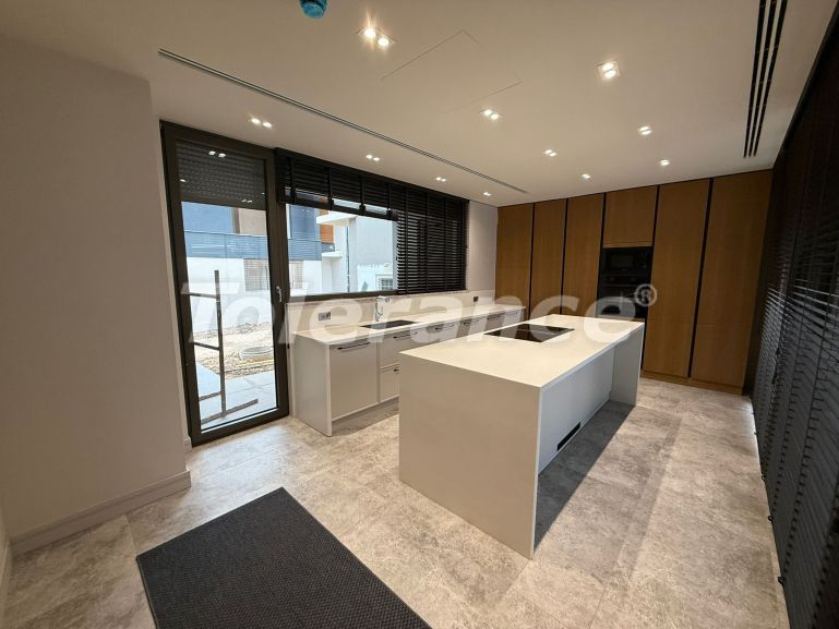 Вилла или дом в Дошемеалты, Анталия с бассейном: купить недвижимость в Турции - 135816