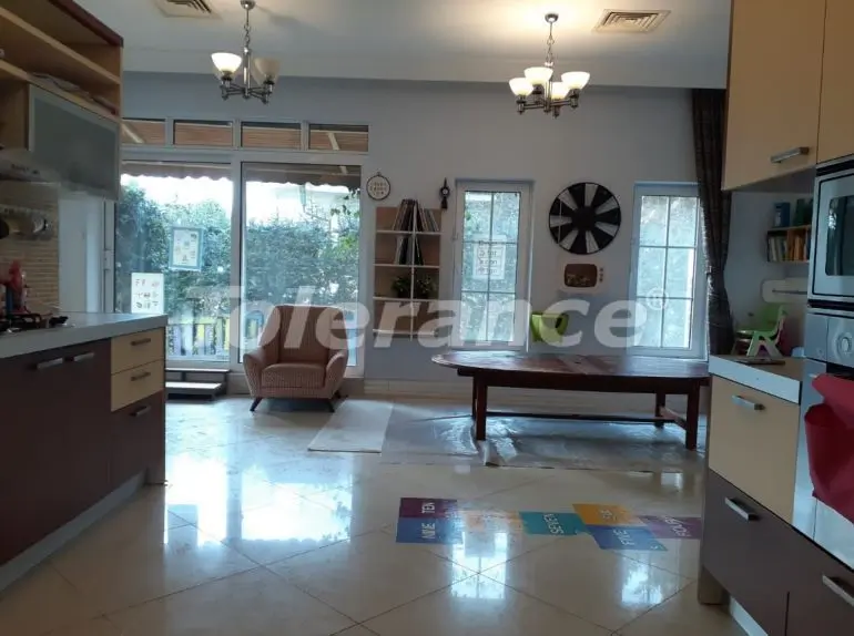 Вилла или дом в Дошемеалты, Анталия с бассейном: купить недвижимость в Турции - 23883