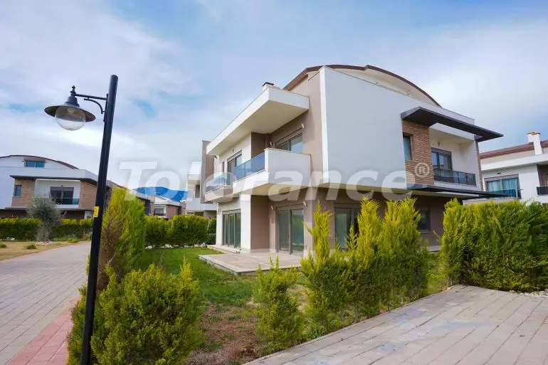 Вилла или дом в Дошемеалты, Анталия с бассейном: купить недвижимость в Турции - 33657