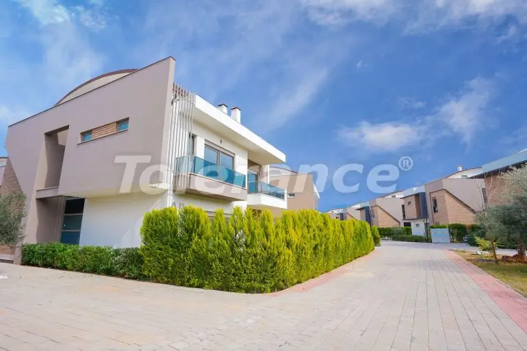 Вилла или дом в Дошемеалты, Анталия с бассейном: купить недвижимость в Турции - 33659