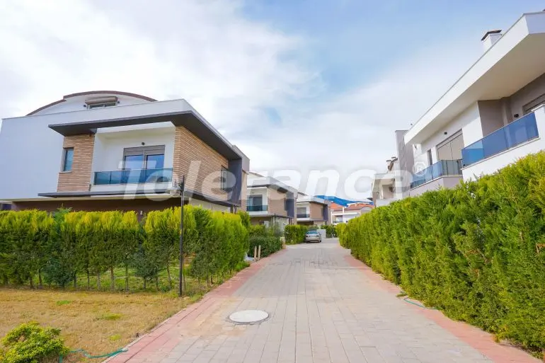 Вилла или дом в Дошемеалты, Анталия с бассейном: купить недвижимость в Турции - 33660