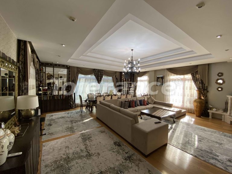 Вилла или дом в Дошемеалты, Анталия с бассейном: купить недвижимость в Турции - 44327