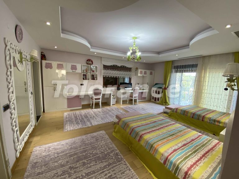 Вилла или дом в Дошемеалты, Анталия с бассейном: купить недвижимость в Турции - 44352