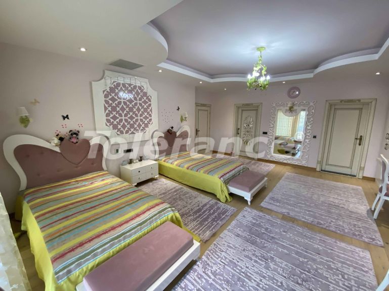 Вилла или дом в Дошемеалты, Анталия с бассейном: купить недвижимость в Турции - 44355