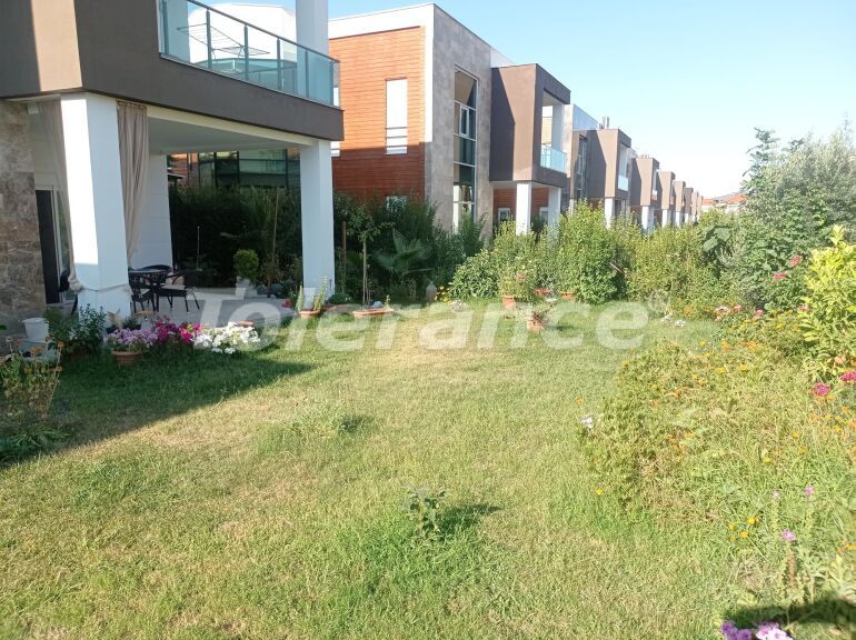 Вилла или дом в Дошемеалты, Анталия с бассейном: купить недвижимость в Турции - 56437