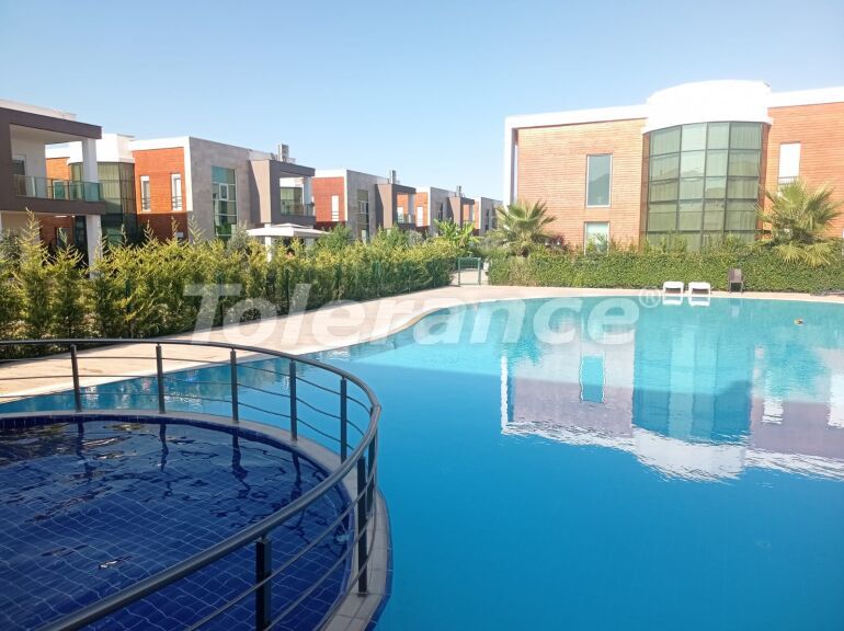 Вилла или дом в Дошемеалты, Анталия с бассейном: купить недвижимость в Турции - 56442