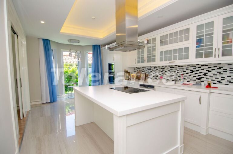 Вилла или дом в Дошемеалты, Анталия с бассейном: купить недвижимость в Турции - 58893