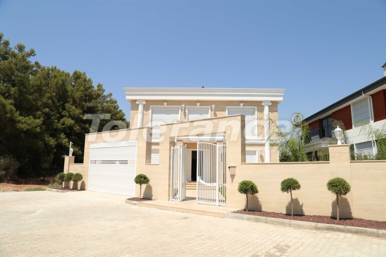 Вилла или дом в Дошемеалты, Анталия с бассейном: купить недвижимость в Турции - 58957