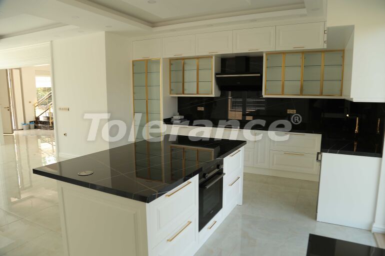 Вилла или дом в Дошемеалты, Анталия с бассейном: купить недвижимость в Турции - 58967