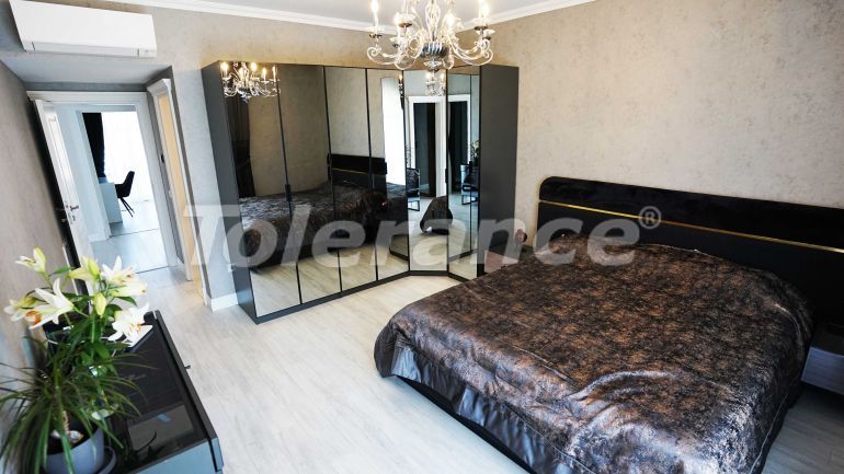 Вилла или дом в Дошемеалты, Анталия с бассейном: купить недвижимость в Турции - 95770