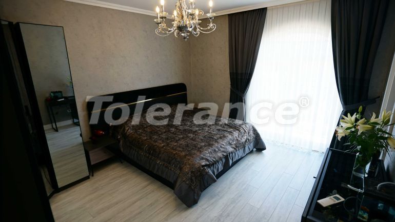 Вилла или дом в Дошемеалты, Анталия с бассейном: купить недвижимость в Турции - 95771