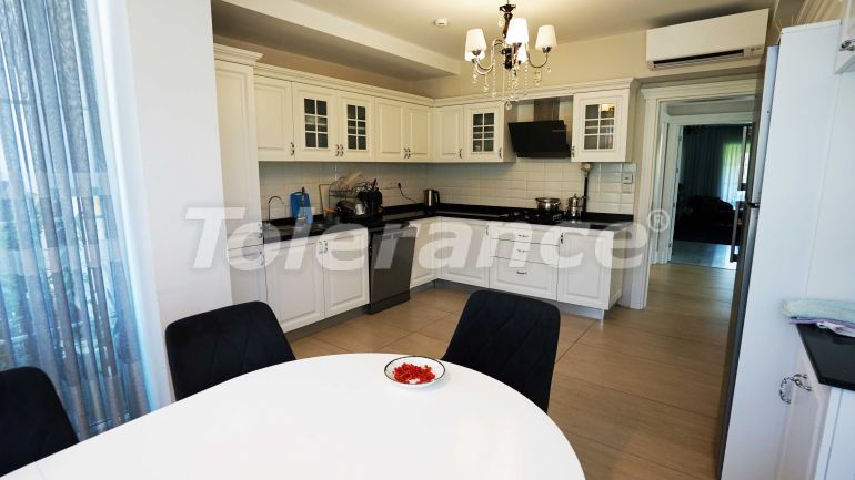 Вилла или дом в Дошемеалты, Анталия с бассейном: купить недвижимость в Турции - 95777