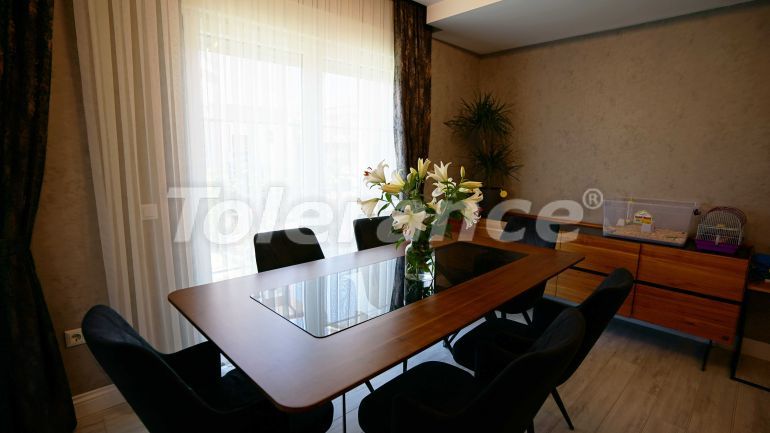 Вилла или дом в Дошемеалты, Анталия с бассейном: купить недвижимость в Турции - 95783