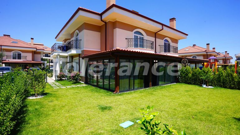 Вилла или дом в Дошемеалты, Анталия с бассейном: купить недвижимость в Турции - 95795