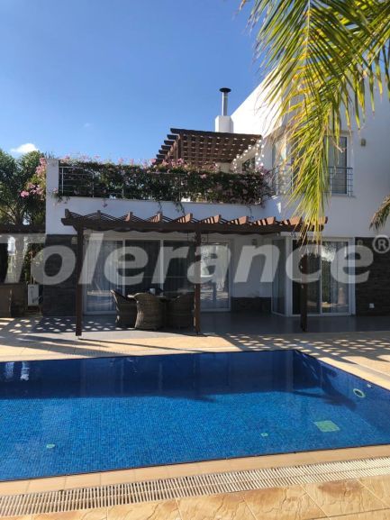 Вилла или дом в Фамагуста, Северный Кипр с бассейном: купить недвижимость в Турции - 110143