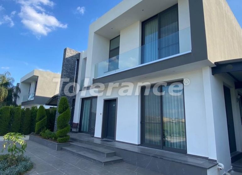 Вилла или дом в Фамагуста, Северный Кипр с бассейном: купить недвижимость в Турции - 81650