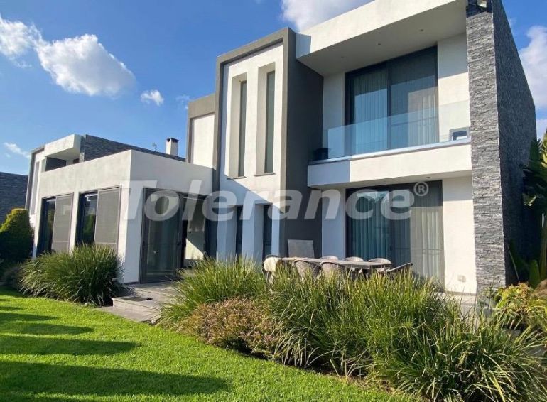 Вилла или дом в Фамагуста, Северный Кипр с бассейном: купить недвижимость в Турции - 81656
