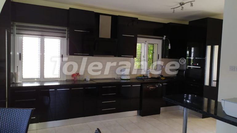 Вилла или дом в Фамагуста, Северный Кипр вид на море с бассейном: купить недвижимость в Турции - 91393