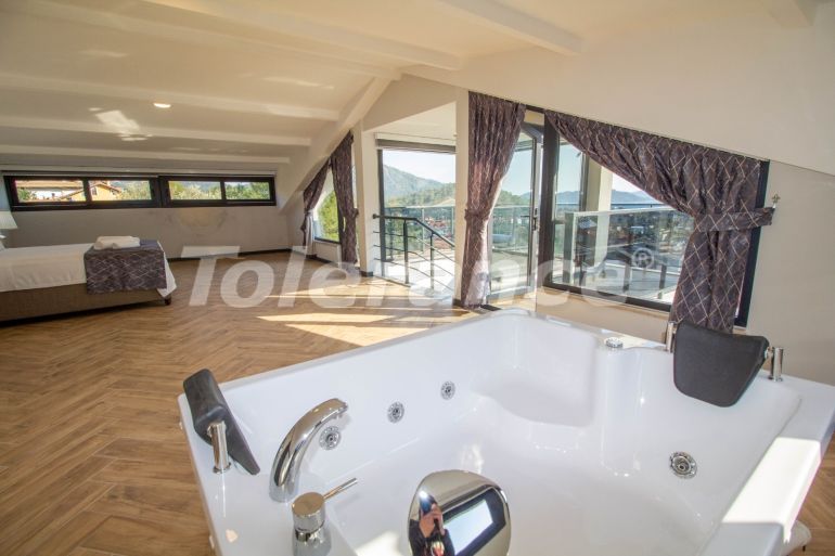 Вилла или дом в Гёджек, Фетхие вид на море с бассейном: купить недвижимость в Турции - 70150