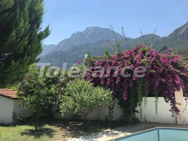 Вилла или дом от застройщика в Гёйнюк, Кемер с бассейном: купить недвижимость в Турции - 12042