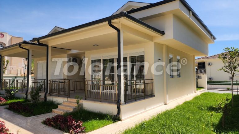 Вилла или дом от застройщика в Гёйнюк, Кемер с бассейном: купить недвижимость в Турции - 136854