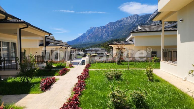 Вилла или дом от застройщика в Гёйнюк, Кемер с бассейном: купить недвижимость в Турции - 136856