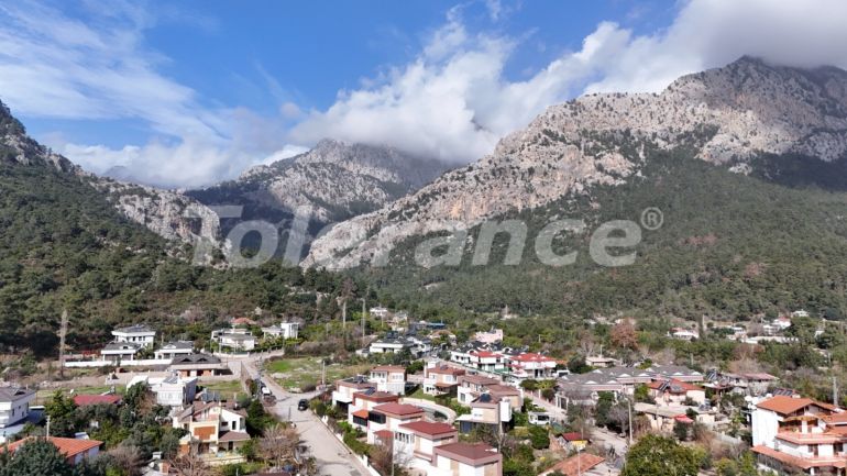 Вилла или дом в Гёйнюк, Кемер с бассейном: купить недвижимость в Турции - 136898