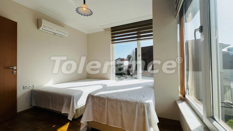 Вилла или дом в Гёйнюк, Кемер с бассейном: купить недвижимость в Турции - 136904