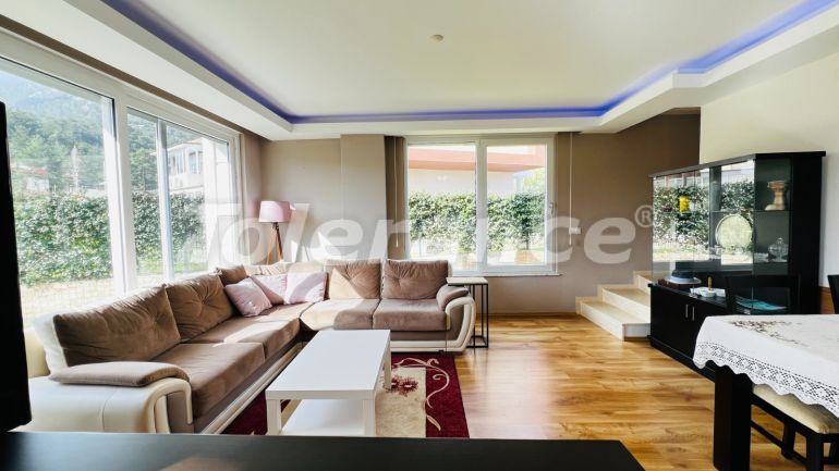 Вилла или дом в Гёйнюк, Кемер с бассейном: купить недвижимость в Турции - 136915