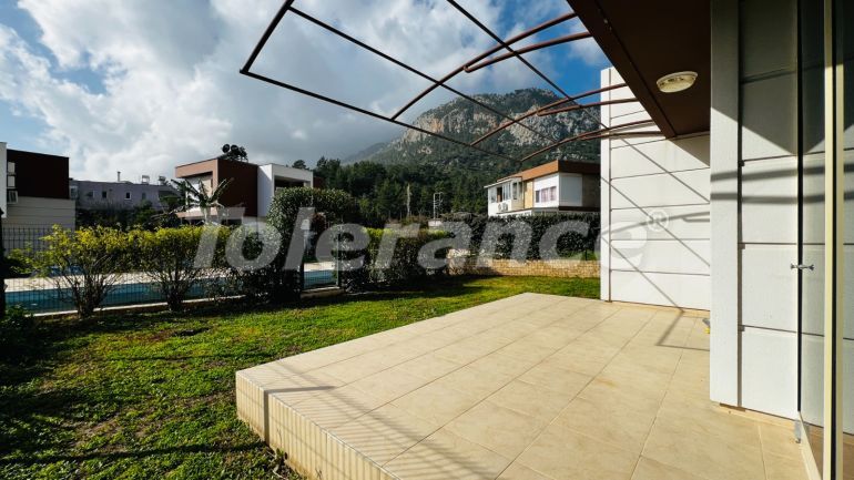 Вилла или дом в Гёйнюк, Кемер с бассейном: купить недвижимость в Турции - 136916