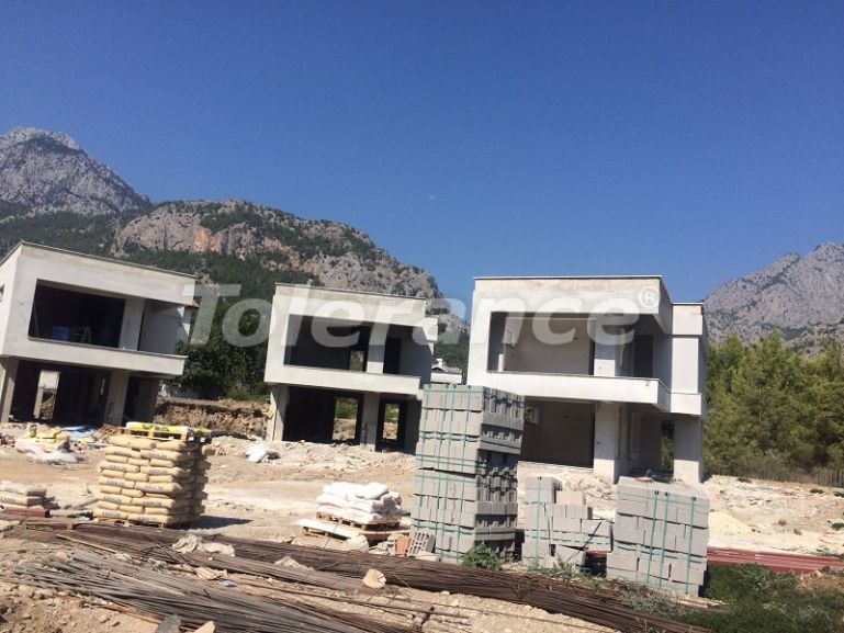 Вилла или дом в Гёйнюк, Кемер с бассейном: купить недвижимость в Турции - 43397