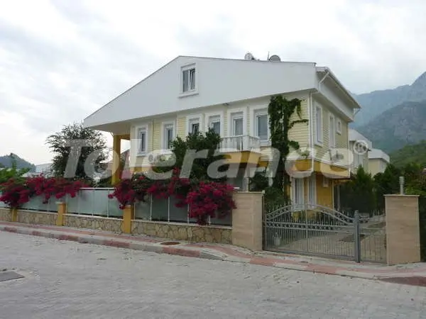 Вилла или дом от застройщика в Гёйнюк, Кемер с бассейном: купить недвижимость в Турции - 5349