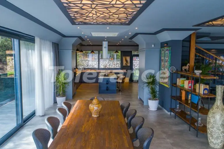 Вилла или дом в Калкане вид на море с бассейном: купить недвижимость в Турции - 31033