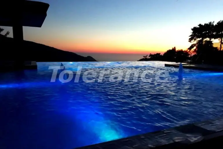 Вилла или дом в Калкане вид на море с бассейном: купить недвижимость в Турции - 31037