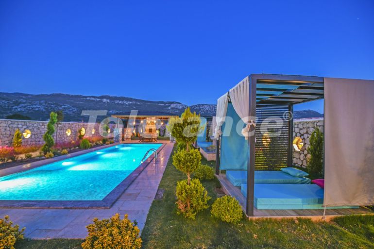 Вилла или дом от застройщика в Калкане с бассейном: купить недвижимость в Турции - 78699