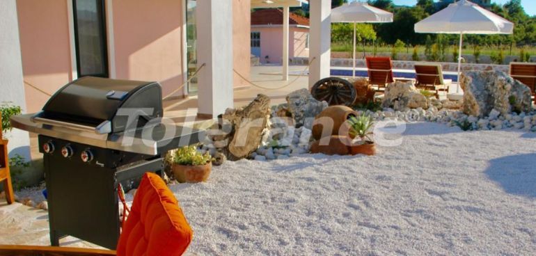 Вилла или дом в Каше с бассейном: купить недвижимость в Турции - 102128