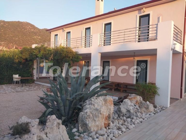 Вилла или дом в Каше с бассейном: купить недвижимость в Турции - 102129