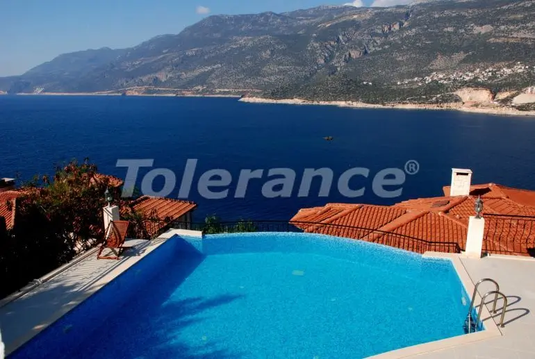 Вилла или дом в Каше с бассейном: купить недвижимость в Турции - 21971