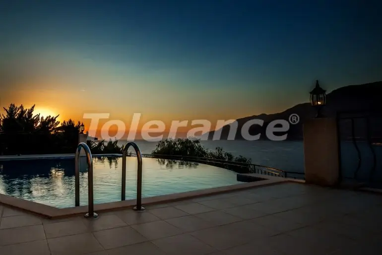 Вилла или дом в Каше с бассейном: купить недвижимость в Турции - 21974